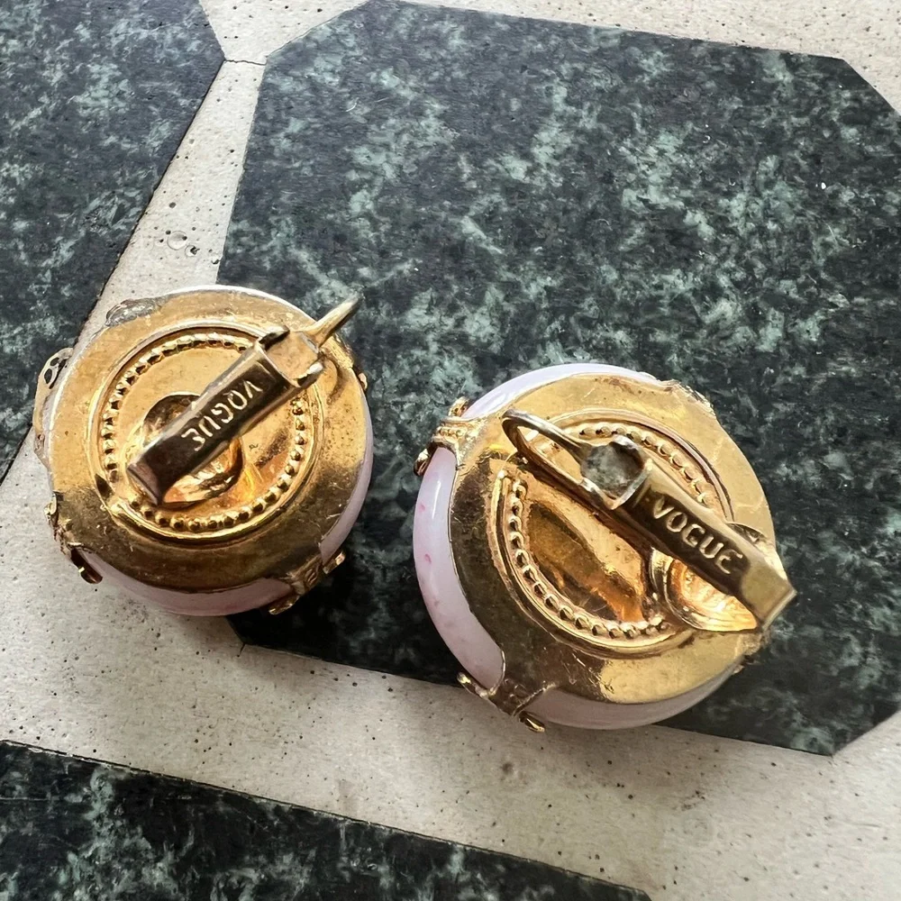 Vintage Vogue blush pink glass dark pink flecks clip gold tone prong earrings